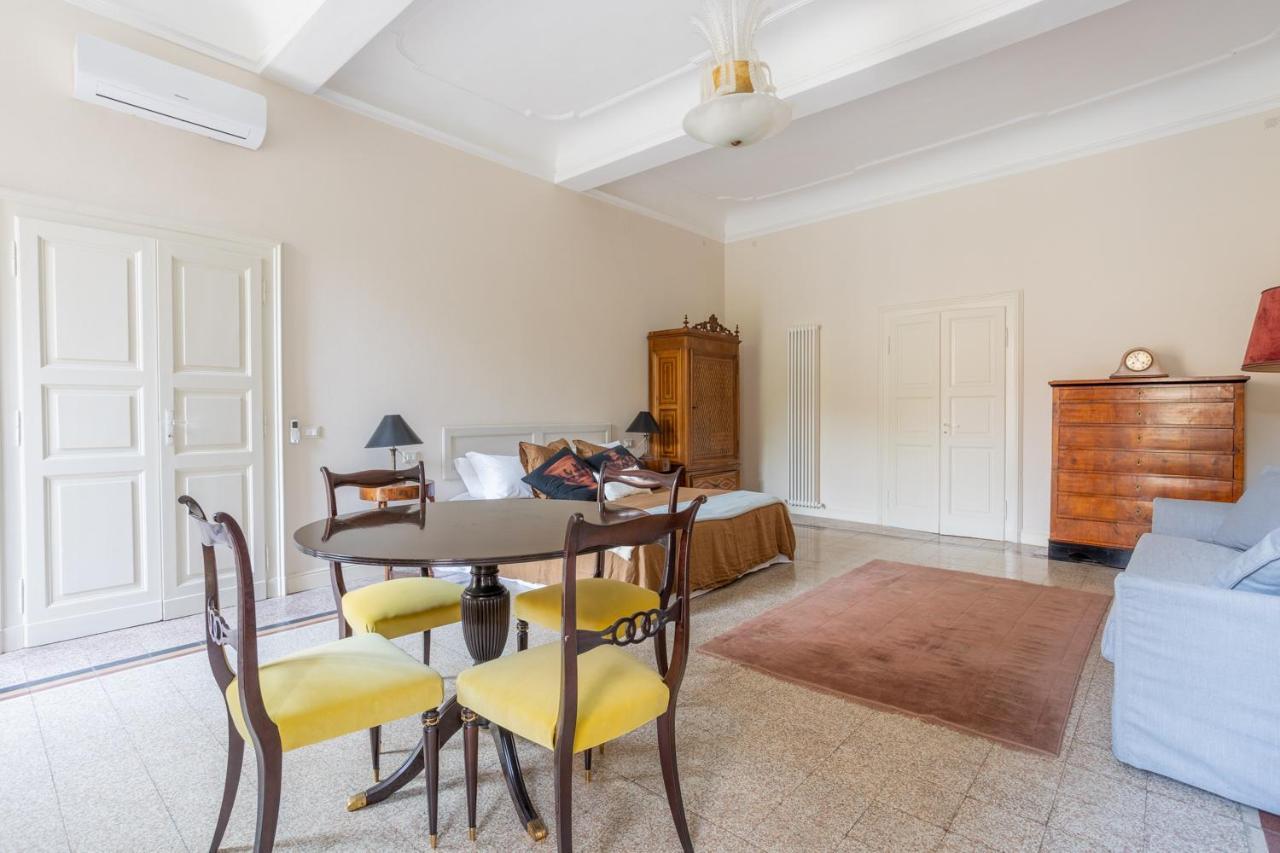 Palazzo Sabbioni Suite Del Conte Elegant Suite In Old Monastery City Center Ferrara Exterior photo